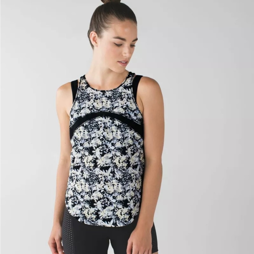 Lululemon Women's Black and White Patterned Top Sz Xs